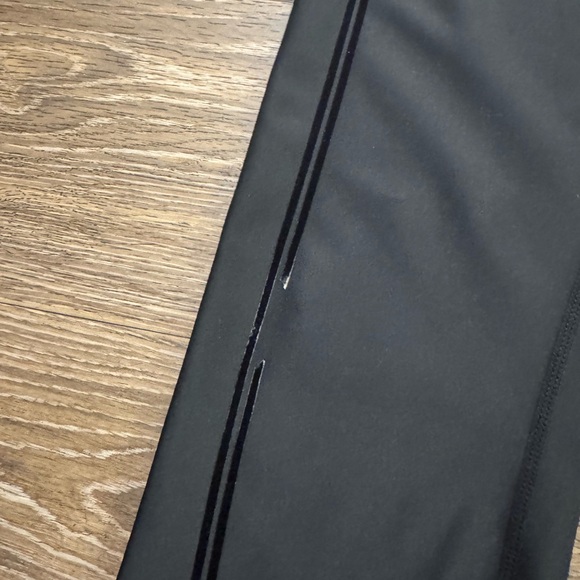 ALO Airlift High-Waist 7/8 Line Up Legging - Picture 5 of 7